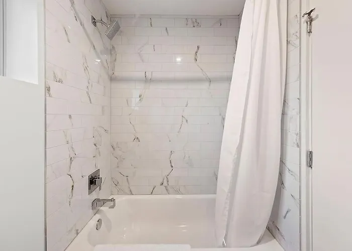 Retro In The Heart Of Dtph - Very Walkable Apartamento